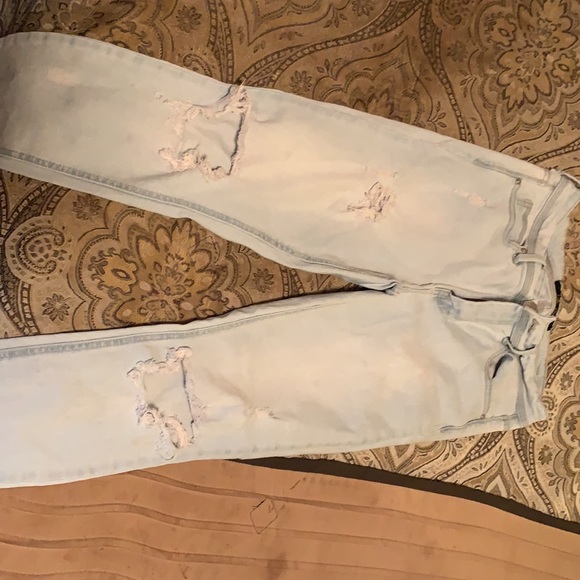 LightWashed Ripped Jeans ! - Picture 2 of 3